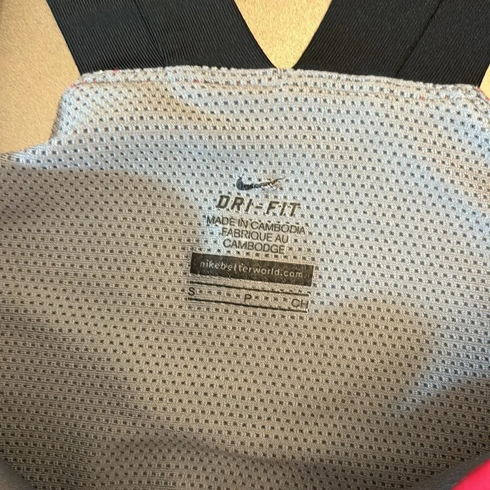 Ladies NIKE TANK - Picture 4 of 7